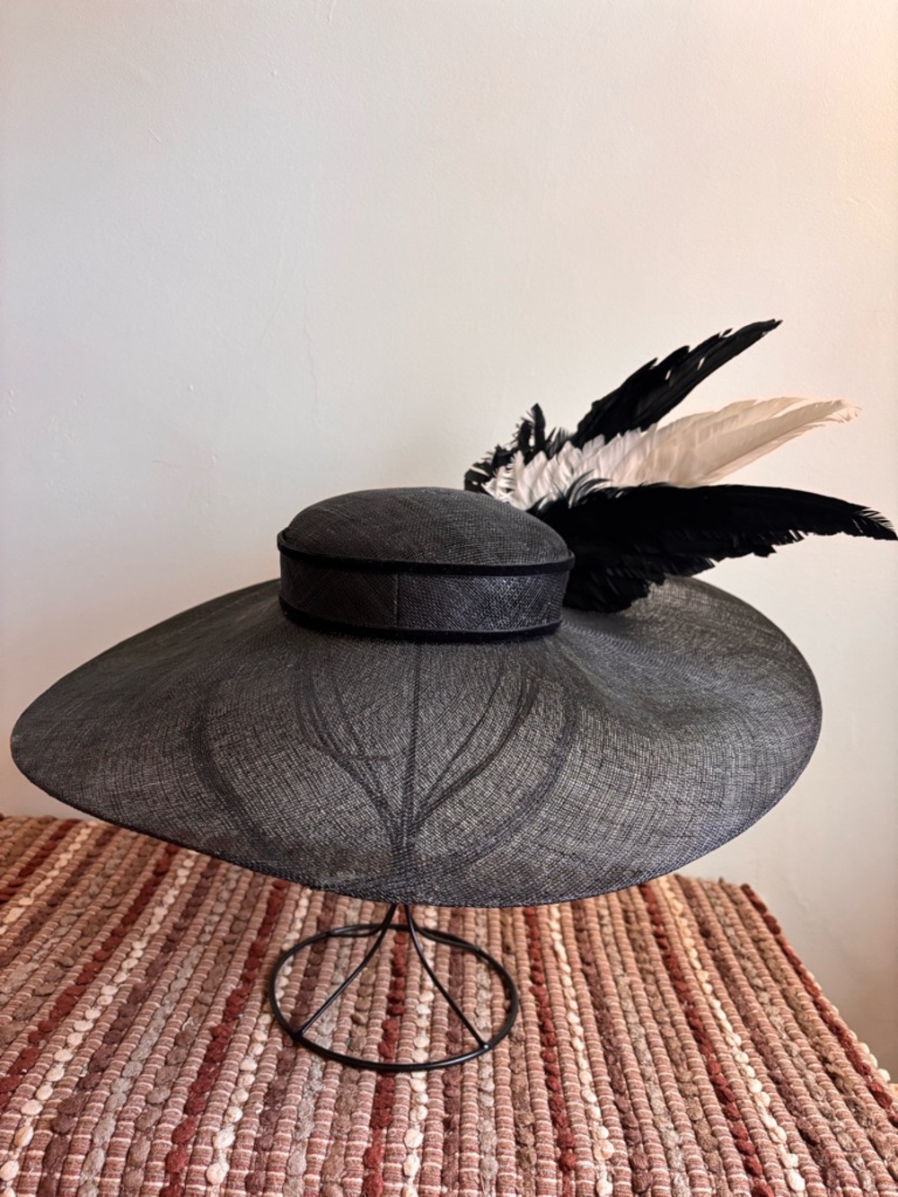 John Boyd London Vintage Black Kentucky Derby Style Fascinator Hat with Feathers - Picture 5 of 10